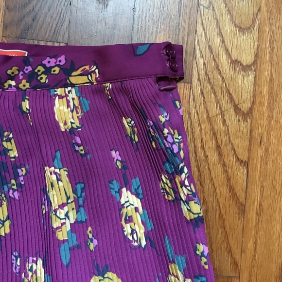 ModCloth Pleated Chiffon Skirt - Picture 2 of 4